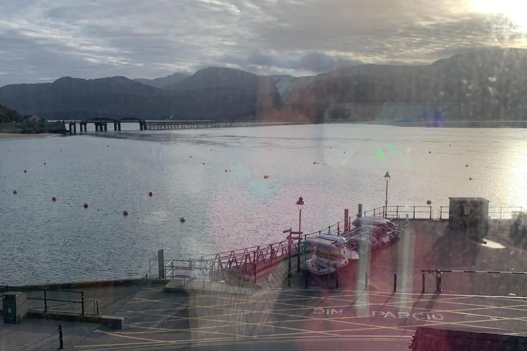 Harbourside 2 Bed Apartment, Barmouth Bridge Views Exterior photo