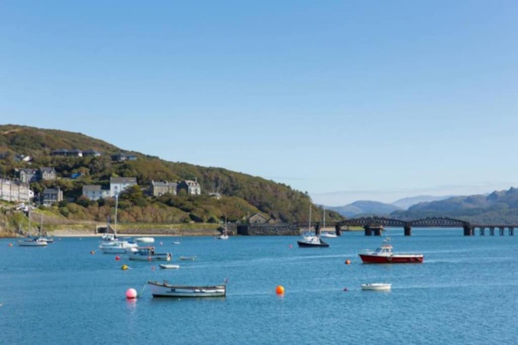 Harbourside 2 Bed Apartment, Barmouth Bridge Views Exterior photo